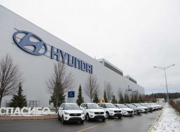 Петербургский завод Hyundai передал 10 автомобилей для врачей городских поликлиник