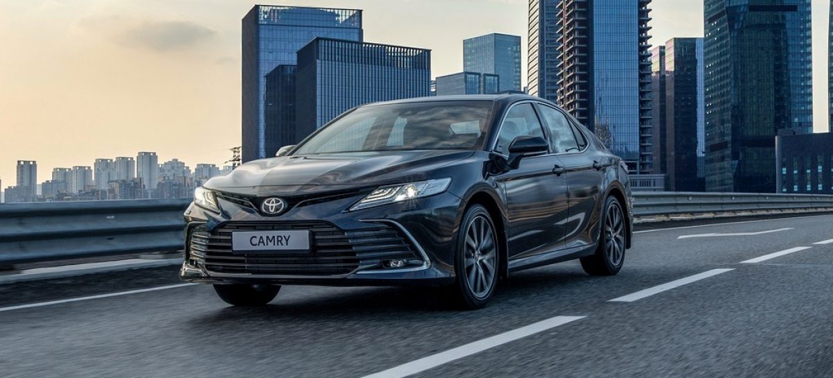 Начинаются продажи обновленного Toyota Camry