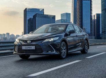 Начинаются продажи обновленного Toyota Camry