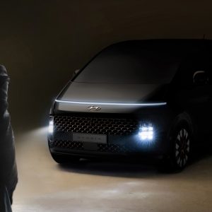 Hyundai публикует первое изображение нового минивэна STARIA с роскошным футуристичным дизайном
