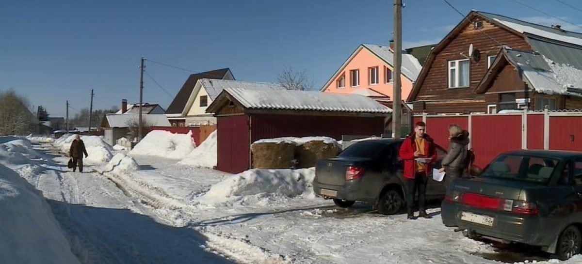 Жителям села под Рязанью пригрозили штрафами за оставленные возле собственных домов машины