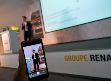Renault представила собственную систему подключаемых сервисов – Renault Connect
