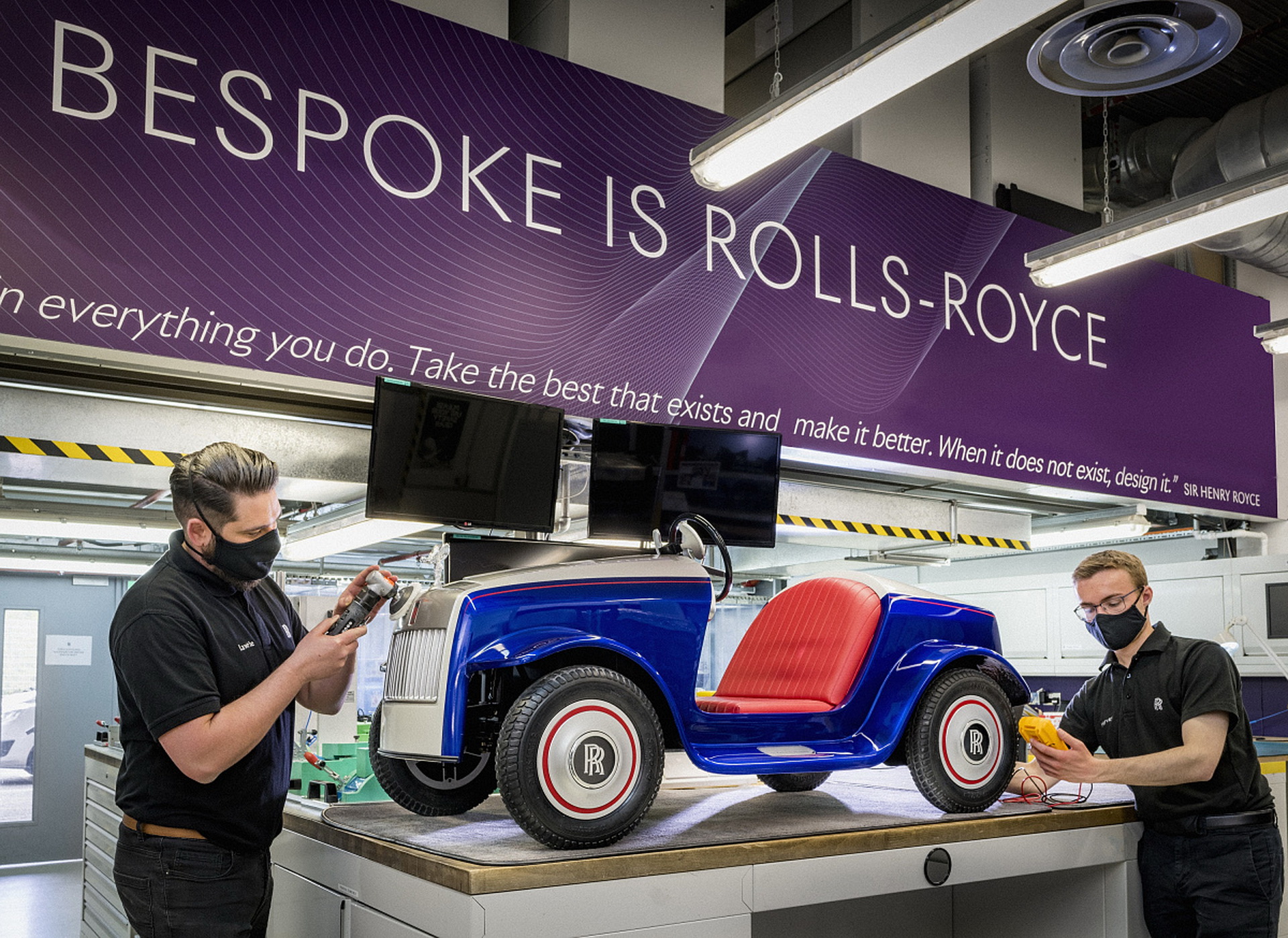 Детский электрический автомобиль Rolls-Royce SRH прошел техобслуживание