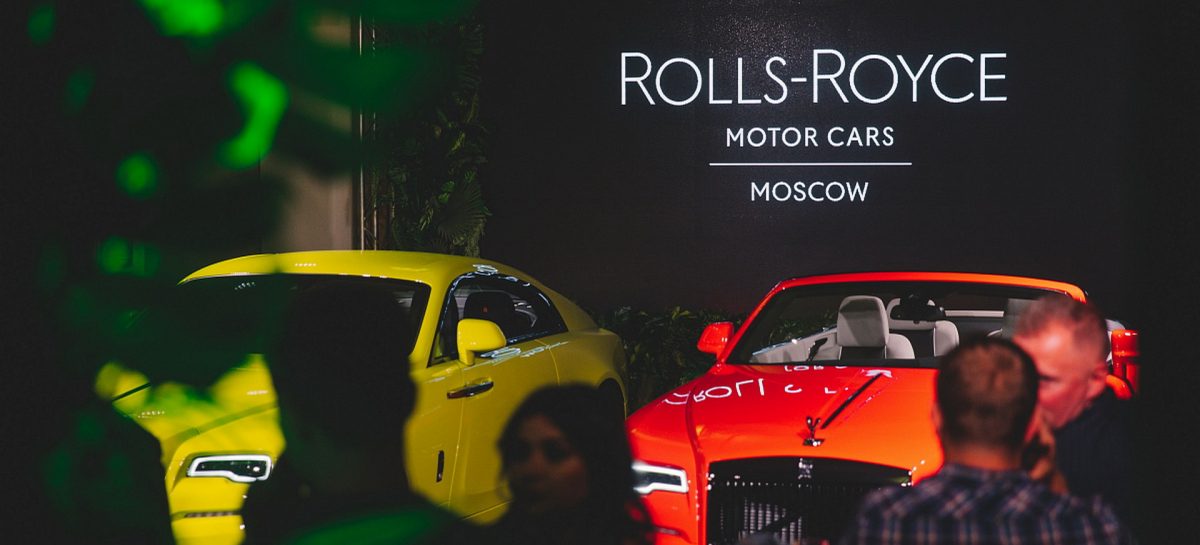 Неоновая коллекция Rolls-Royce Black Badge уже нашла своих владельцев в России