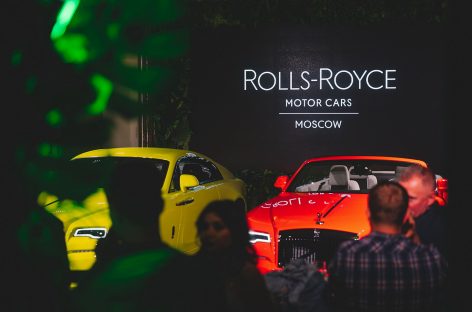 Неоновая коллекция Rolls-Royce Black Badge уже нашла своих владельцев в России