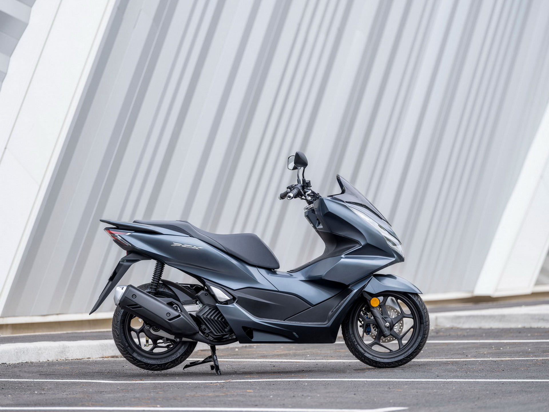 Новый скутер PCX125 от Honda Motor уже в продаже