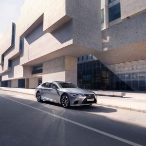 Обновленный седан Lexus LS уже в продаже