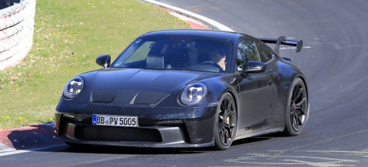 Появились фотографии гибридного Porsche 911 во время испытаний