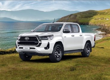 Начались продажи Toyota Hilux в версии Престиж с бензиновым двигателем