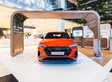 Прогрессивное эко-пространство Audi в универмаге «Цветной»
