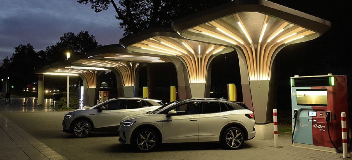 E.ON и Volkswagen представляют станцию быстрой зарядки с накопительной аккумуляторной батареей