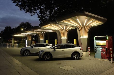 E.ON и Volkswagen представляют станцию быстрой зарядки с накопительной аккумуляторной батареей