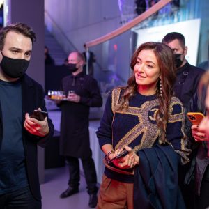 В галерее Hyundai Motorstudio в Москве открылась выставка современного цифрового искусства «Мир на проводе»