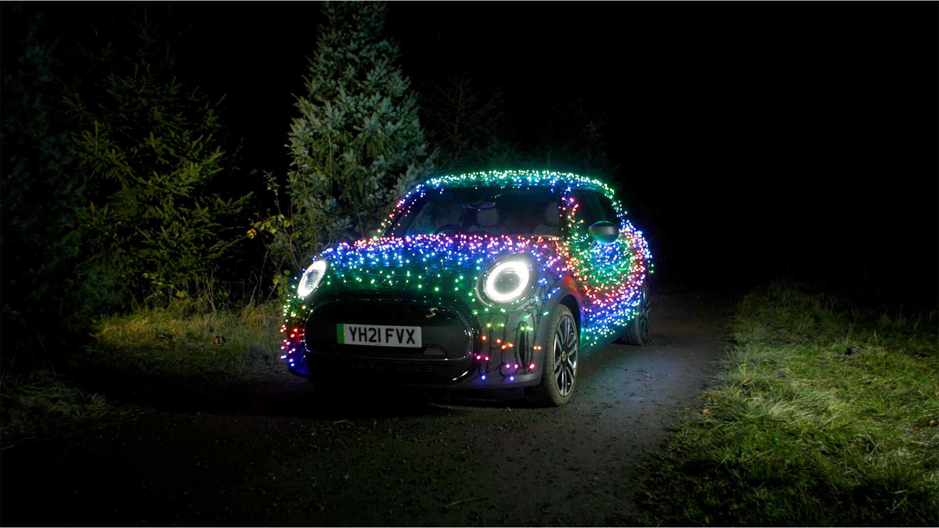 Кадр из видеоклипа «Driving Home for Christmas»