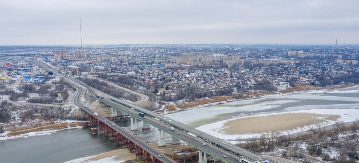 На М-4 «Дон» на реке Северский Донец возводится Рабочий мост для грузовой и автомобильной техники