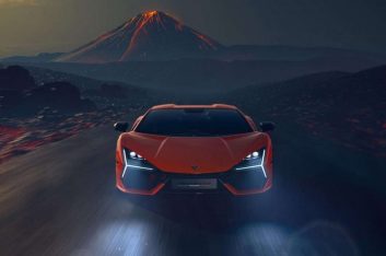 Lamborghini Revuelto: первый суперспортивный гибрид V12 HPEV