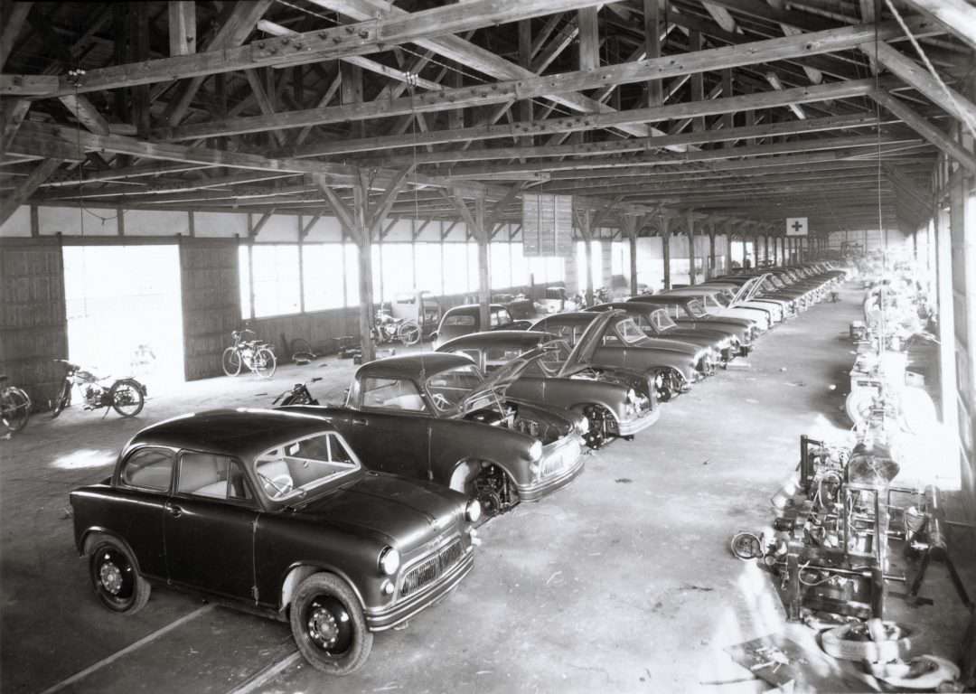 Производство Suzulight на заводе 1955 г.