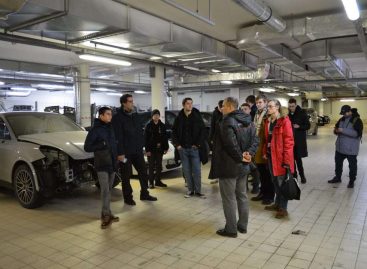 Студенты из Автотранспортного техникума посетили Порше Центр Пулково в рамках образовательной экскурсии