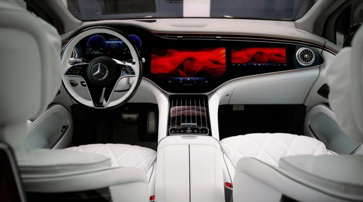 Новейший Mercedes-Maybach EQS 680 в России