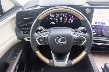 Тест-драйв Lexus RX: Он вам не Exceed